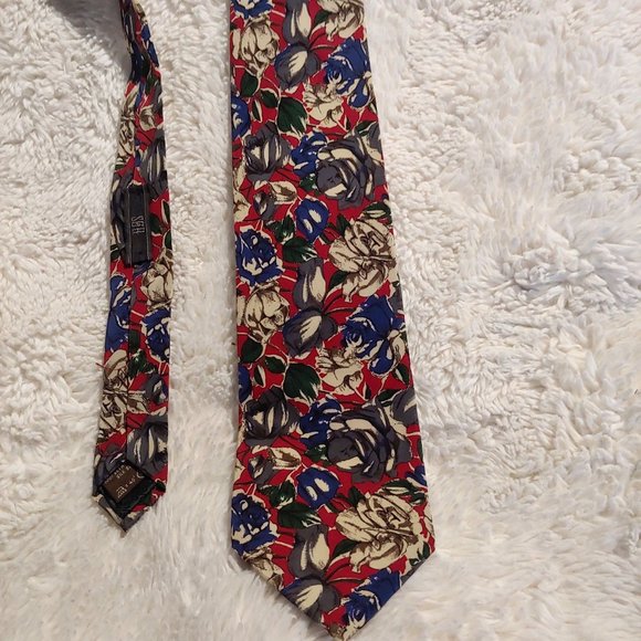 Givenchy 100% Silk Showy Rose Gentlemans Tie - Picture 5 of 9